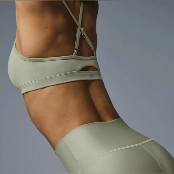ALO Airlift Bra and Leggings Set - Picture 3 of 11